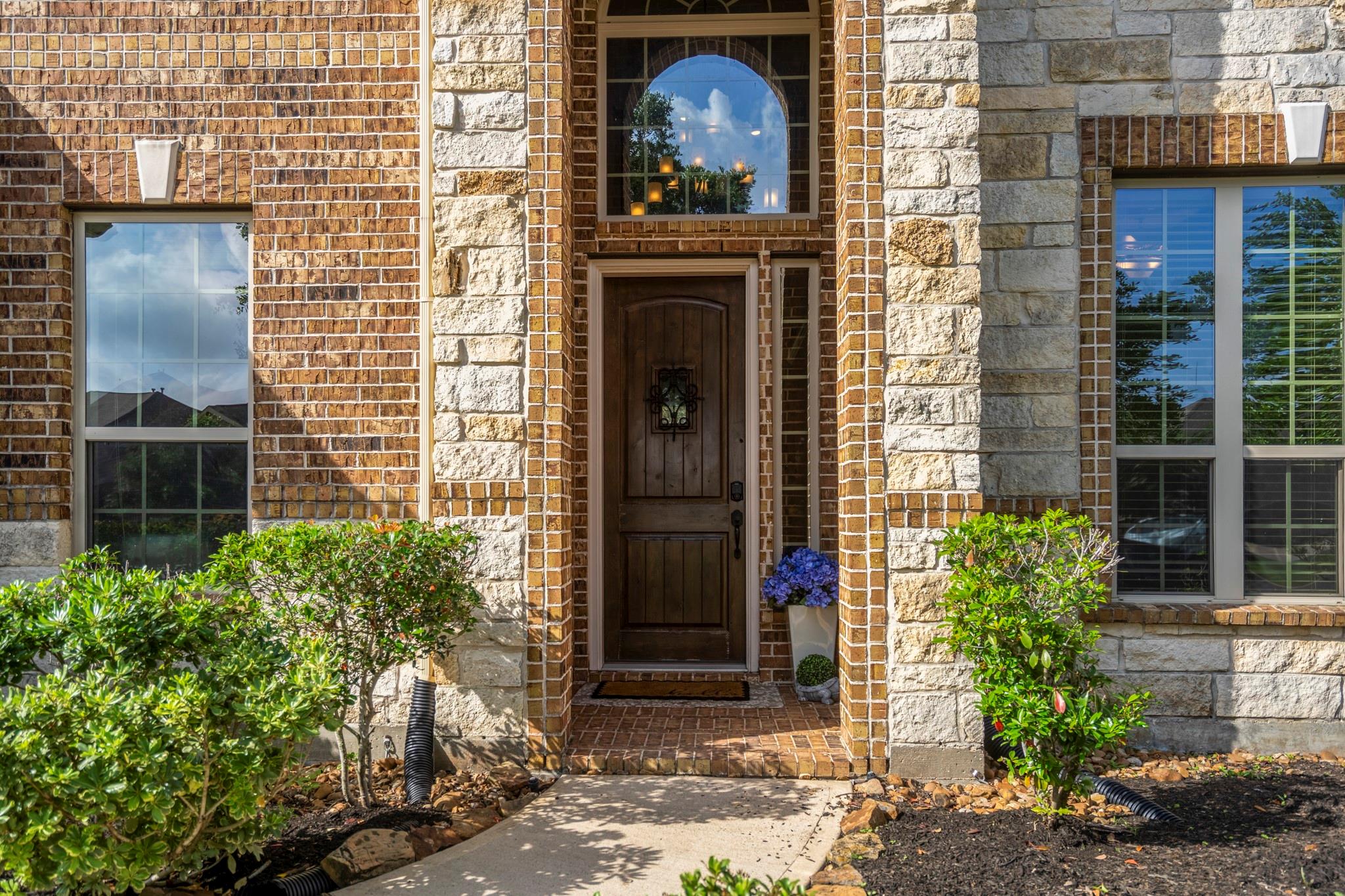 6815 Cottonwood Crest Lane