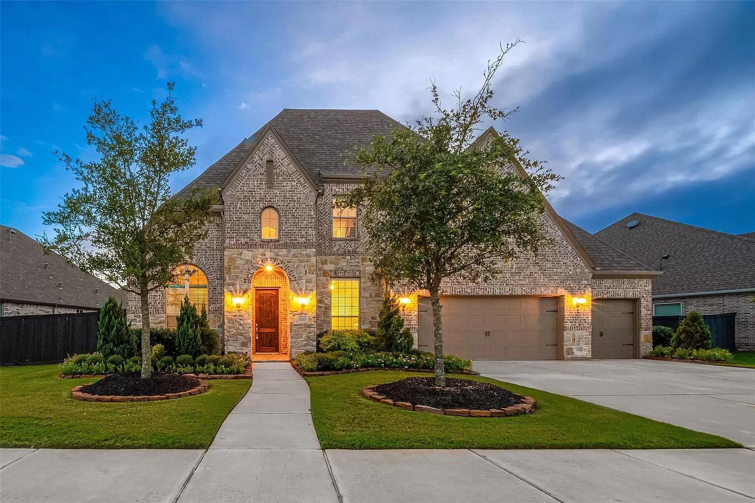 1203 Orange Pumpkin Lane