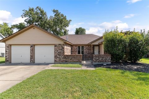 Photo of 104 Dogwood Street, Lake Jackson, TX 77566 (MLS # 73002260)