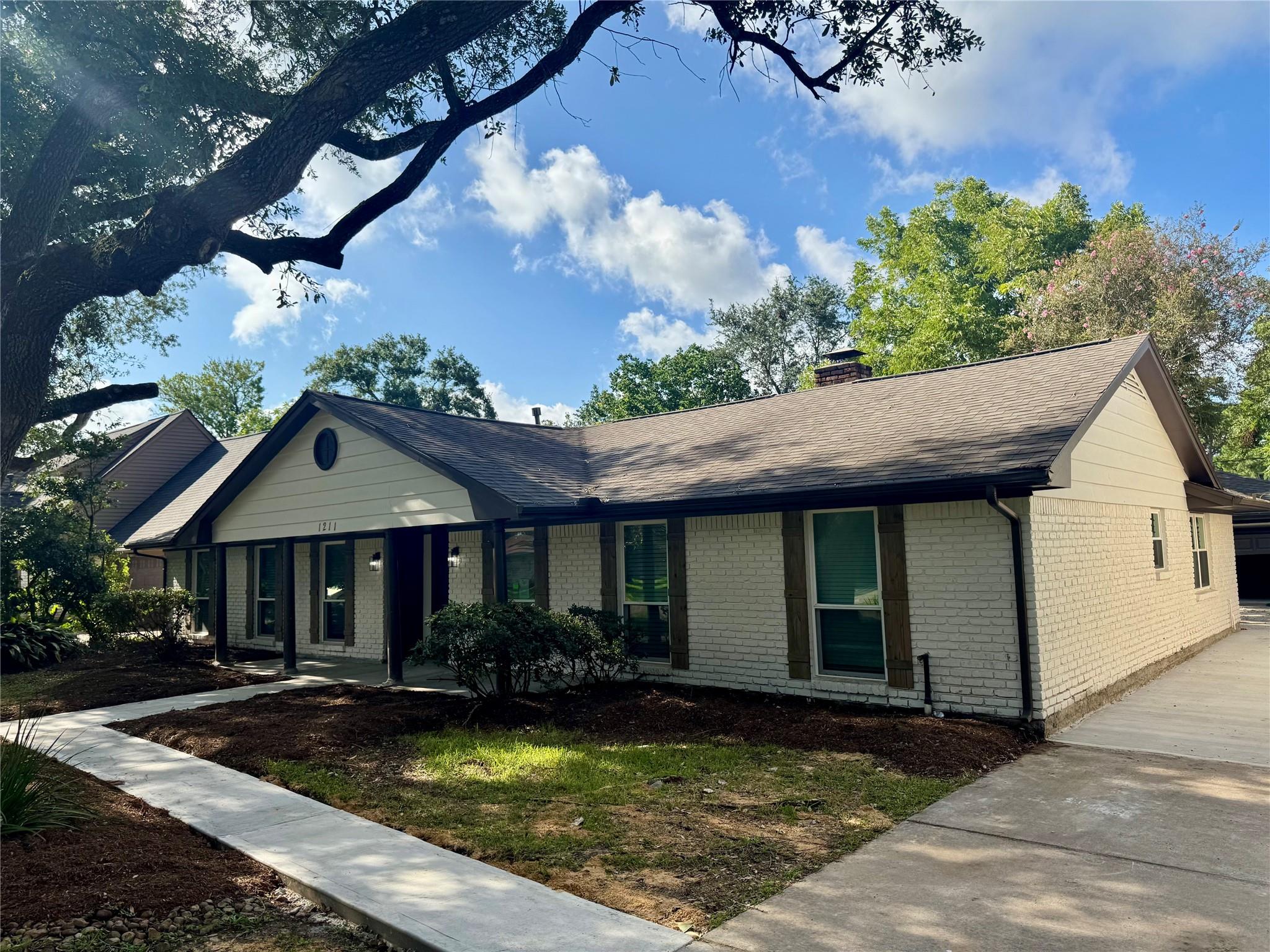 1211 Shorewood Drive