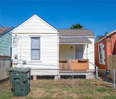 Photo of 1508 J H Clouser Street, Galveston, TX 77550 (MLS # 16586815)