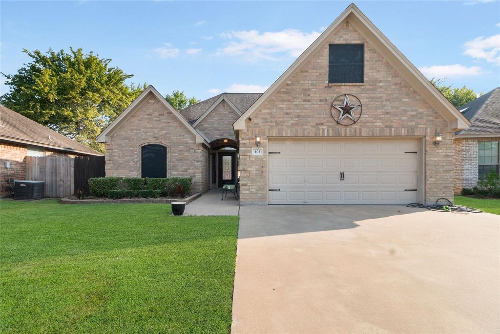 Photo of 103 Silver Bay Lane, Lake Jackson, TX 77566 (MLS # 27817270)
