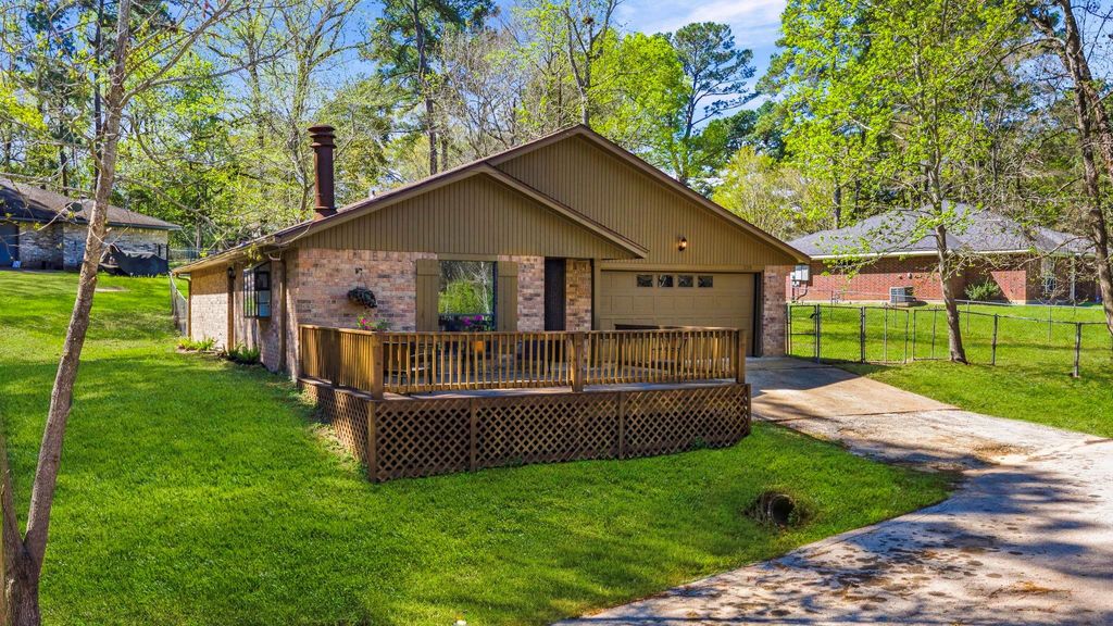 Photo of 2214 Easley Circle, Huntsville, TX 77320 (MLS # 16475687)