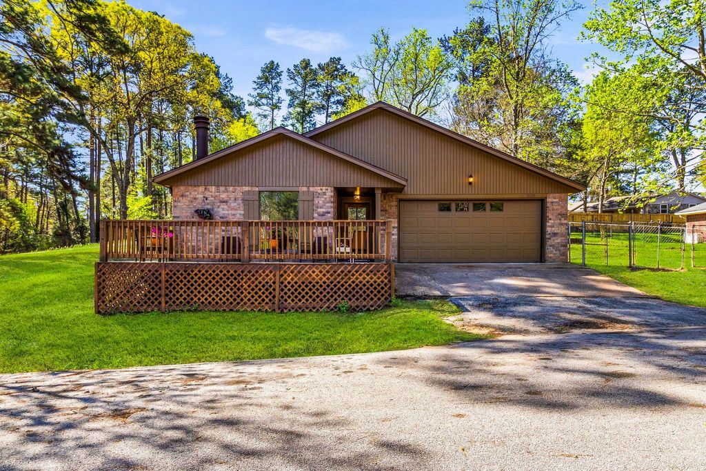 Photo of 2214 Easley Circle, Huntsville, TX 77320 (MLS # 16475687)