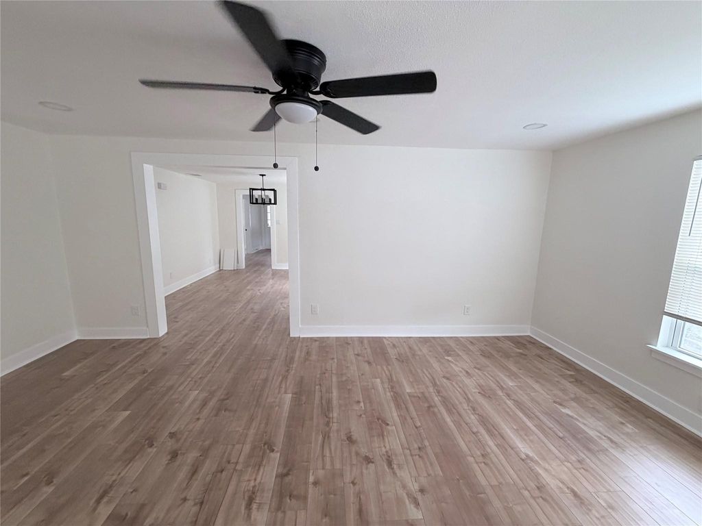 Photo of 1526 E 32nd 1/2 Street, Houston, TX 77022 (MLS # 71781687)