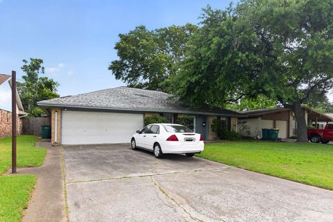 Homes For Sale - 1844 Dolphin Drive<br/> Seabrook, TX 77586