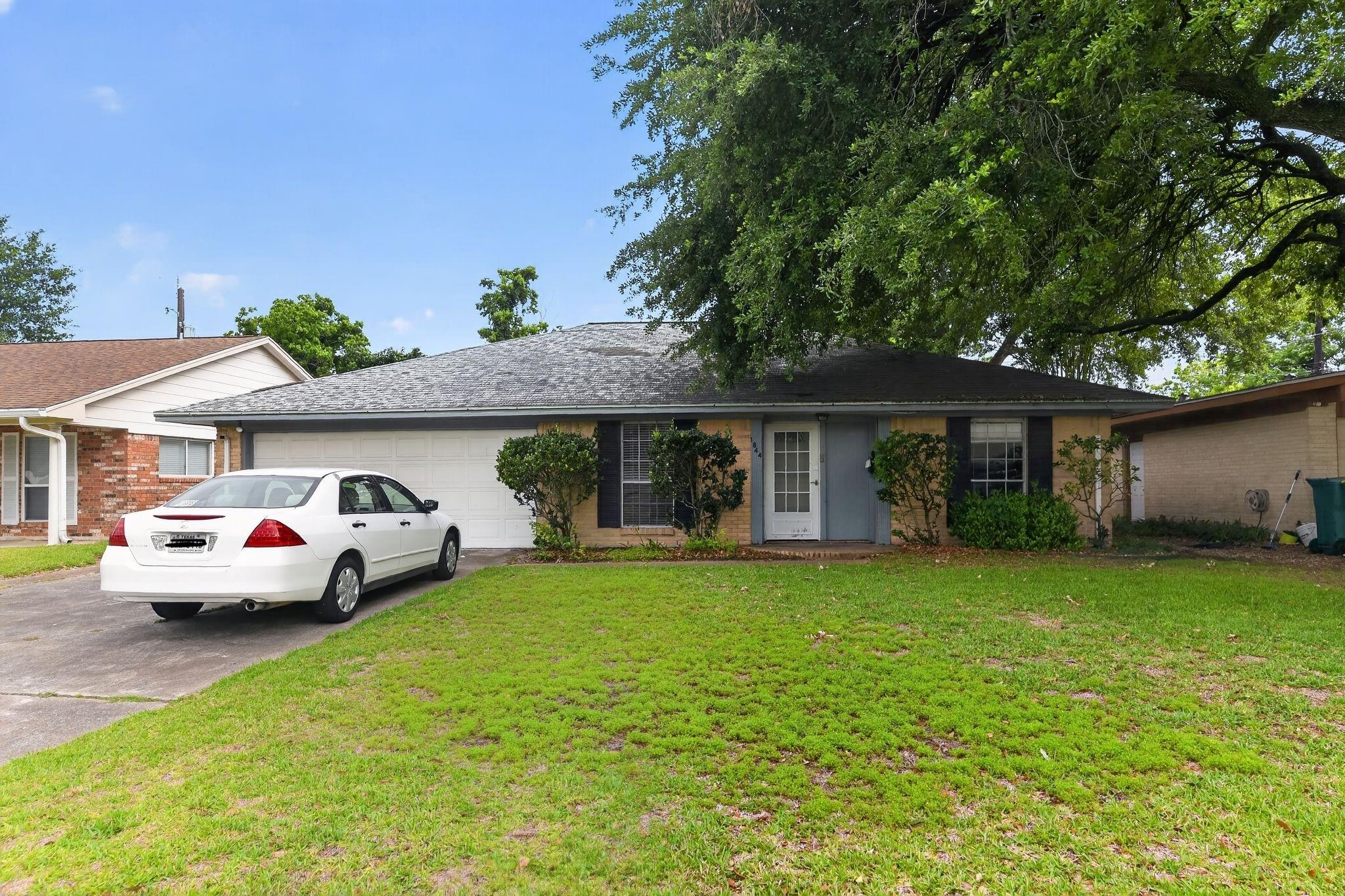 1844 Dolphin Drive