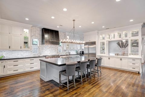 Photo of 1811 Harvard Street, Houston, TX 77008 (MLS # 31519267)
