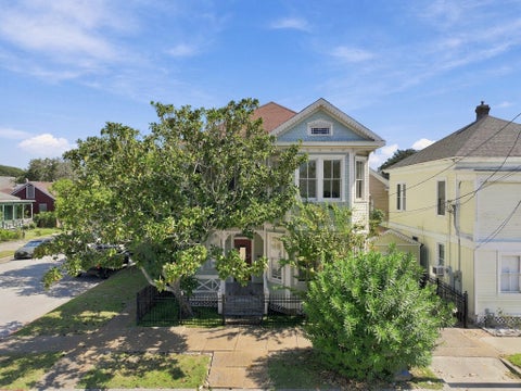 Photo of 1402 21st Street, Galveston, TX 77550 (MLS # 30381223)
