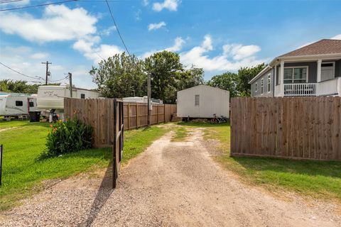 Photo of 1130 10th Street, San Leon, TX 77539 (MLS # 17758527)