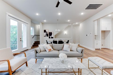 Photo of 1424 W 34th 1/2 Street, Houston, TX 77018 (MLS # 83147352)