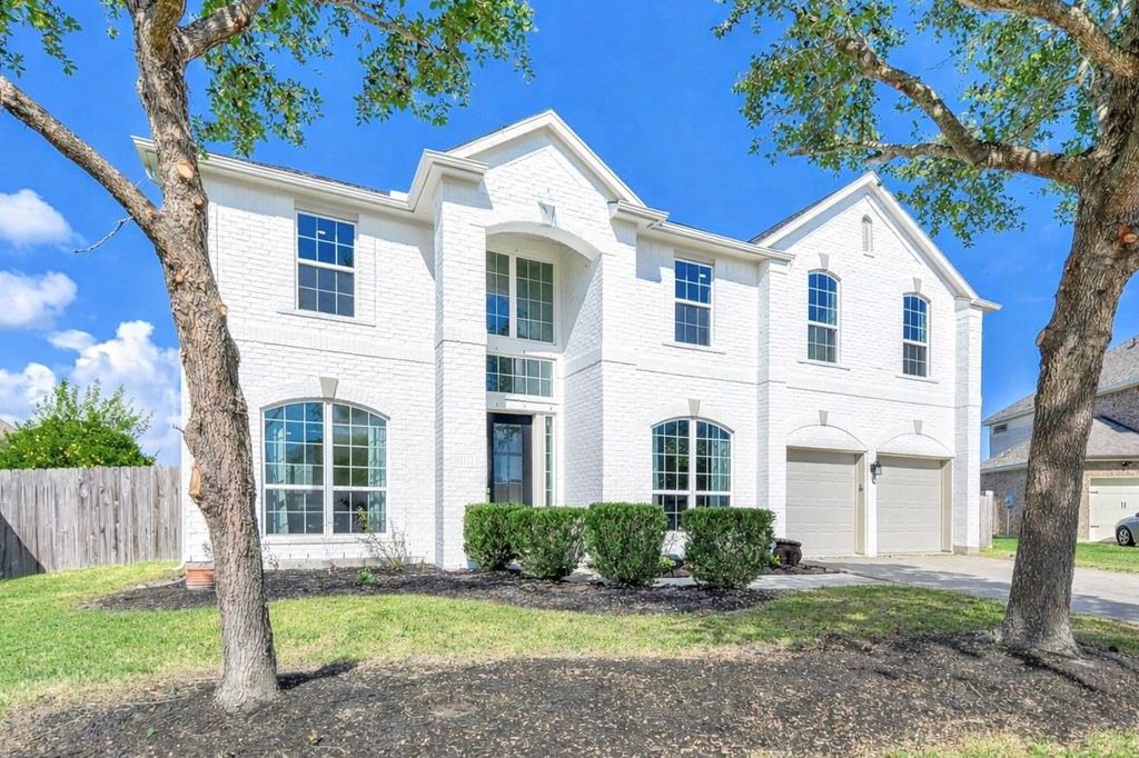 Photo of 13611 Cotton Way, Mont Belvieu, TX 77523 (MLS # 76246196)