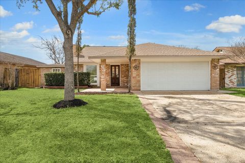 Photo of 8703 Twisting Vine Lane, Houston, TX 77040 (MLS # 31795332)