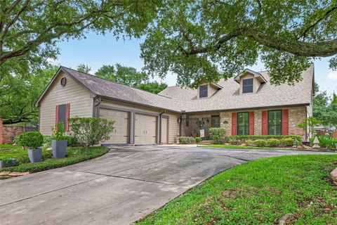 Homes For Sale - 303 Longview Drive<br/> Sugar Land, TX 77478