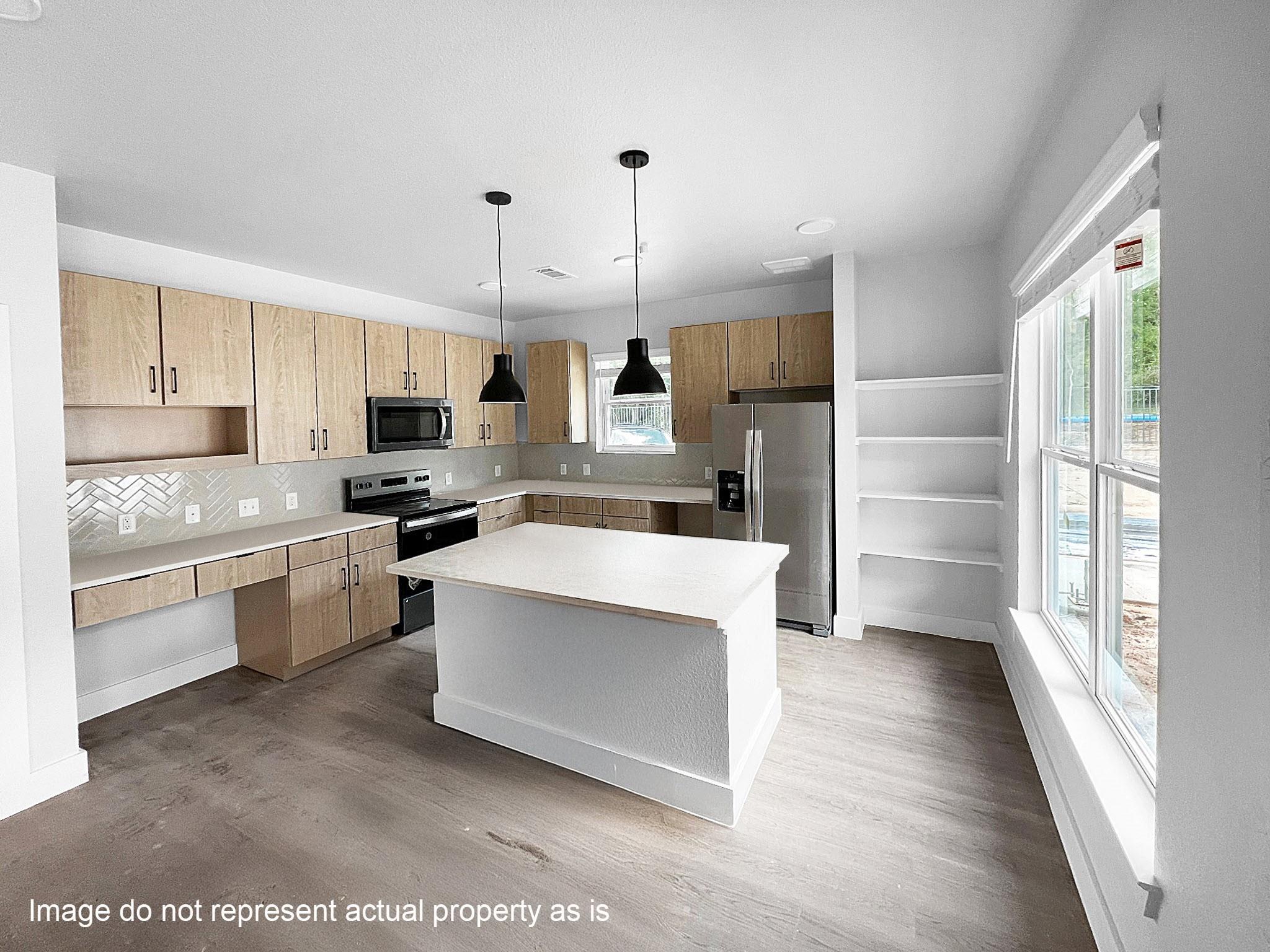 2400-445 Montgomery Park