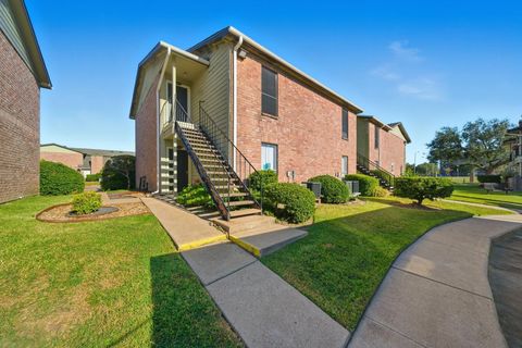 Photo of 18800 Egret Bay Boulevard #808, Webster, TX 77058 (MLS # 93305218)