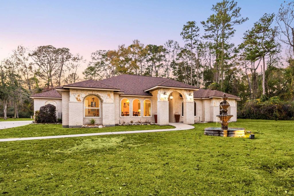 Photo of 11984 White Oak Crossing, Conroe, TX 77385 (MLS # 22900960)