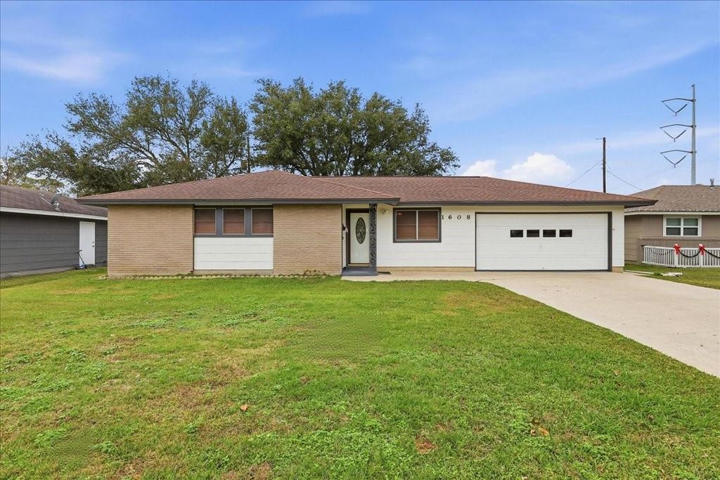 Photo of 1608 Avenue H, Nederland, TX 77627 (MLS # 53469533)