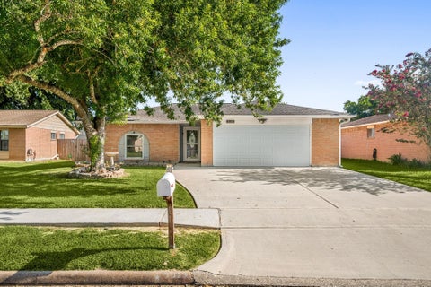 Photo of 4918 Valley View Drive, La Porte, TX 77571 (MLS # 43273201)