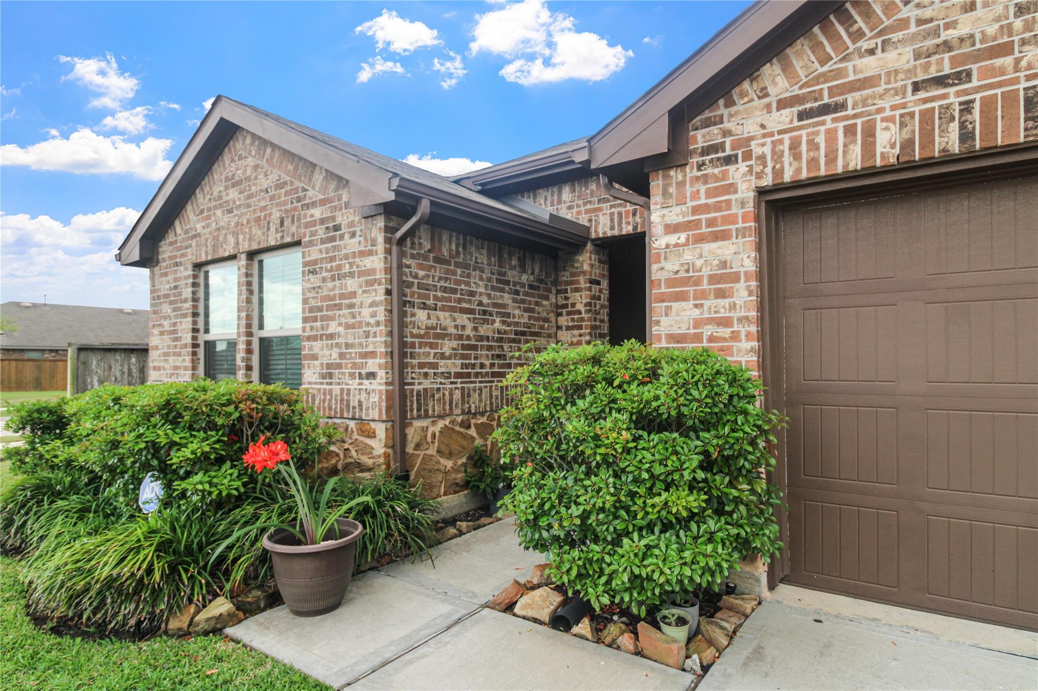 6706 Twin Oaks Lane