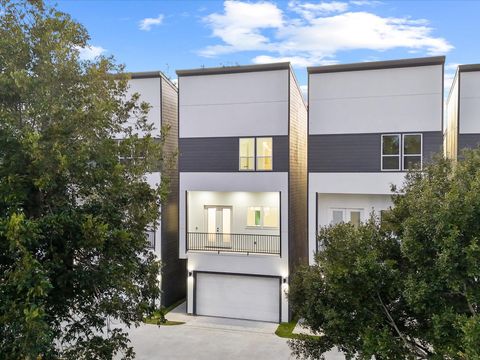 Photo of 6621 Katarani Drive Dr, Houston, TX 77091 (MLS # 75465644)