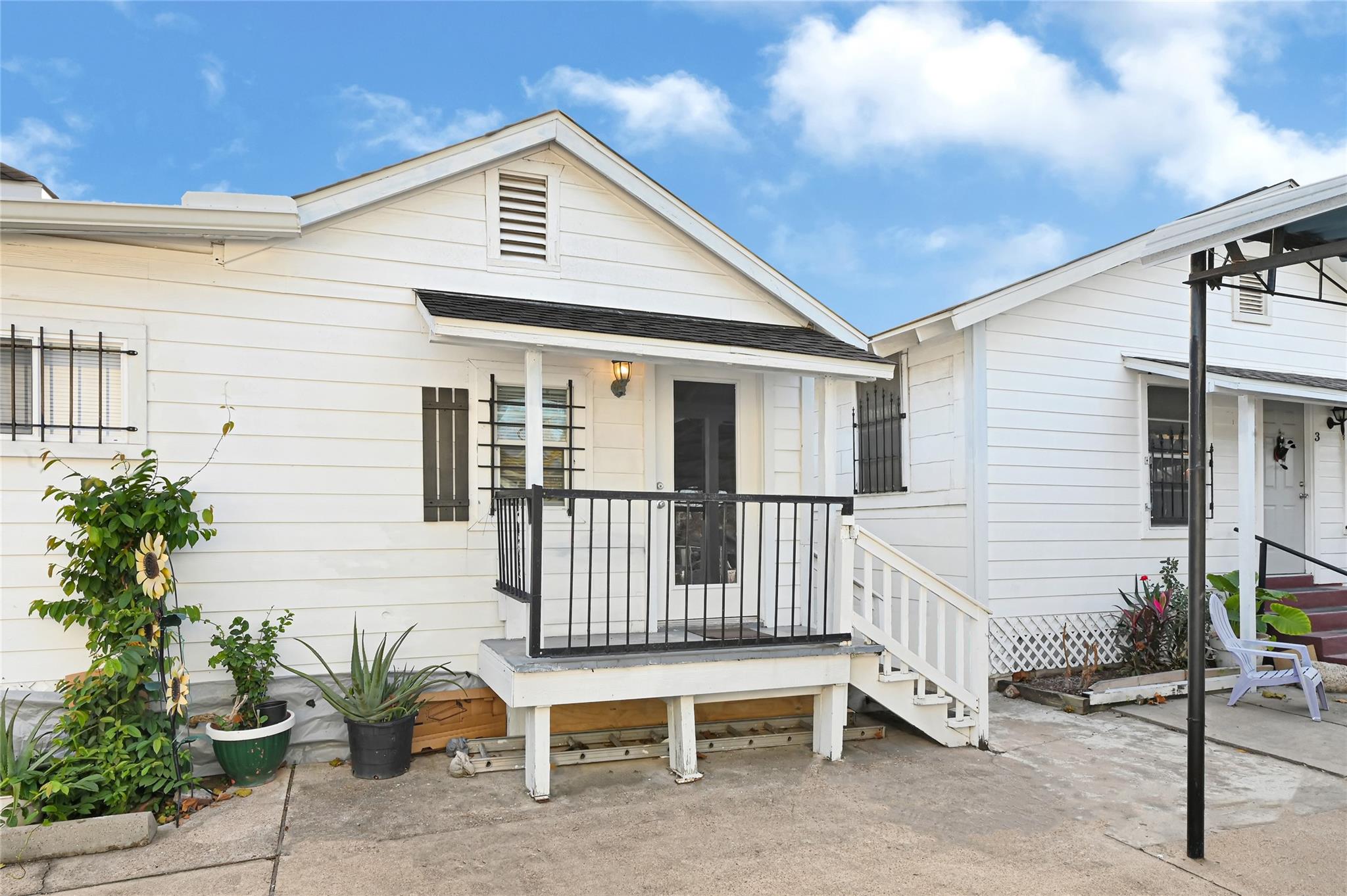 305 N Live Oak Street