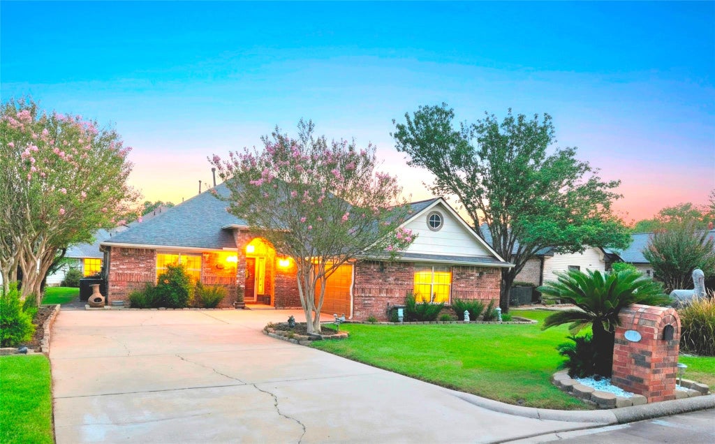 Photo of 220 April Waters Drive W, Montgomery, TX 77356 (MLS # 40193763)