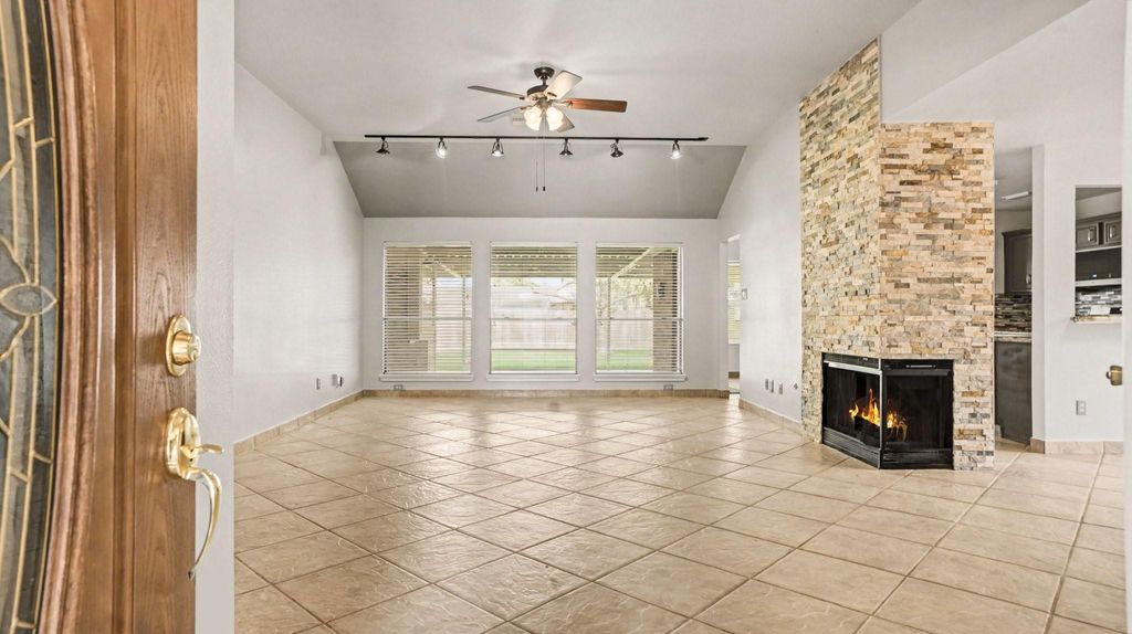 Photo of 718 Fairfield Ave Street, La Porte, TX 77571 (MLS # 20548435)