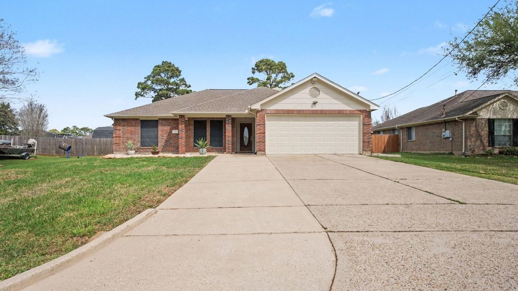 Photo of 718 Fairfield Ave Street, La Porte, TX 77571 (MLS # 20548435)