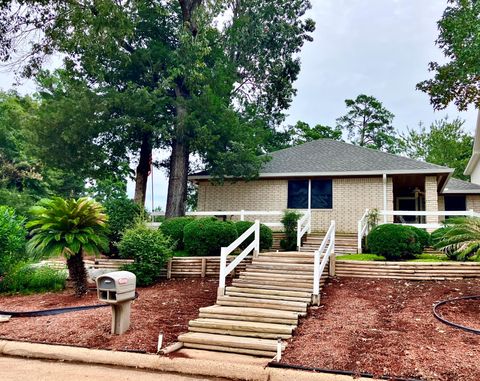 Photo of 3062 Poe Drive, Montgomery, TX 77356 (MLS # 83948100)