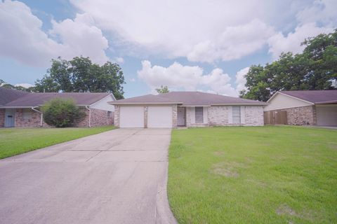 Photo of 9811 Mango Street, Houston, TX 77075 (MLS # 73961772)