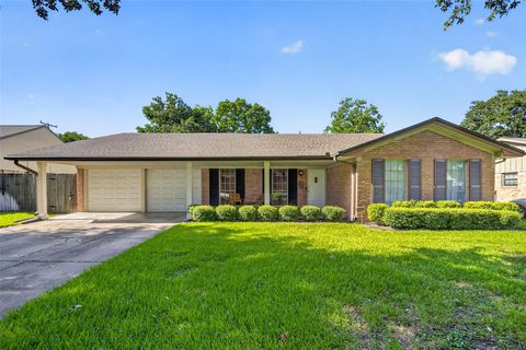 Photo of 5310 Indigo Street, Houston, TX 77096 (MLS # 85725818)