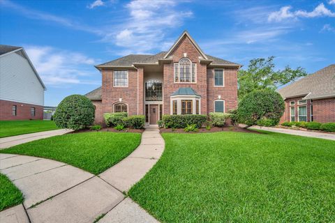 Photo of 13714 Robin Hill Court, Houston, TX 77059 (MLS # 31842198)