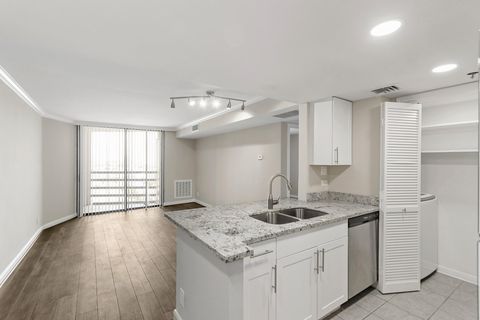 Photo of 3525 Sage Road #1212, Houston, TX 77056 (MLS # 6111069)