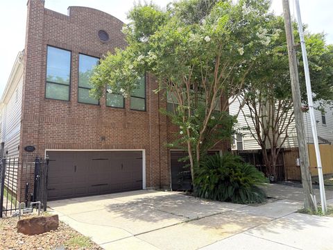 Photo of 5237 Center Street, Houston, TX 77007 (MLS # 90995019)