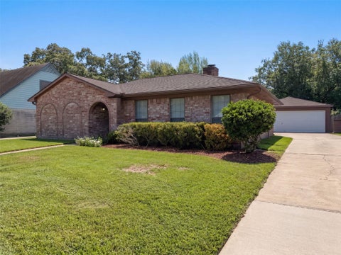 Photo of 11819 Amblewood Drive, Meadows Place, TX 77477 (MLS # 80787842)