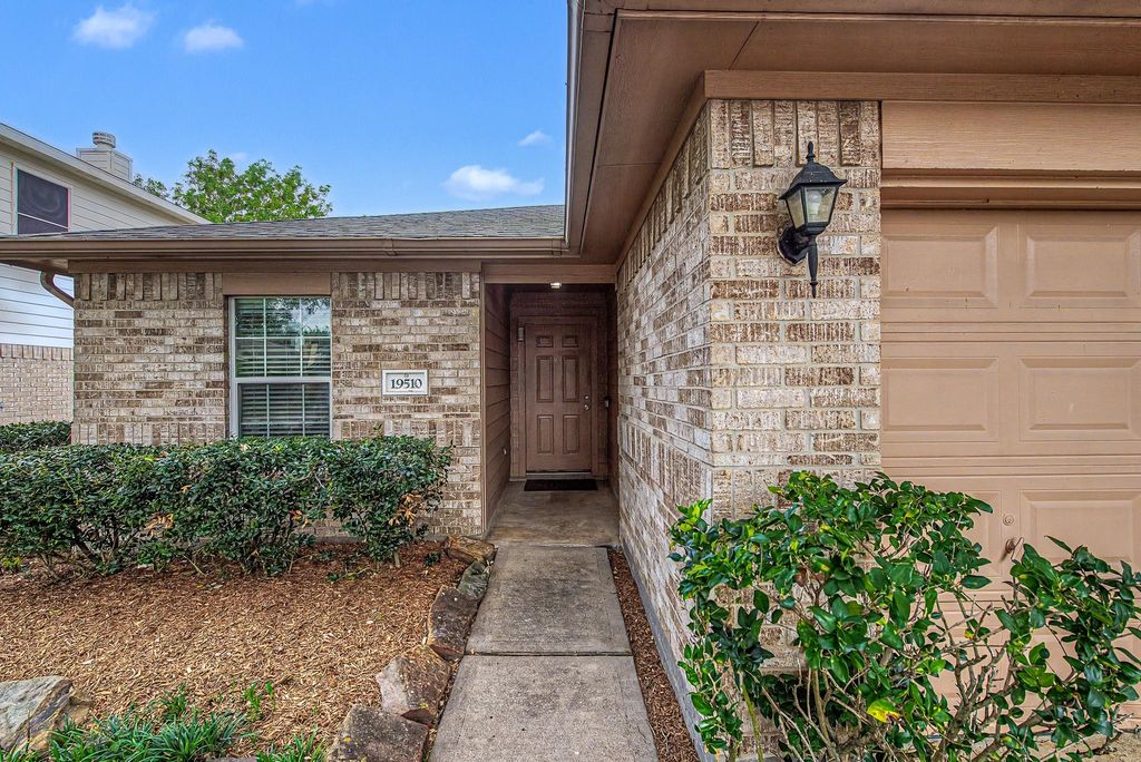 Photo of 19510 Tahoka Springs Drive, Katy, TX 77449 (MLS # 40648890)