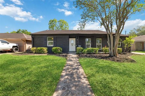 Photo of 5635 Cartagena Street, Houston, TX 77035 (MLS # 71861249)