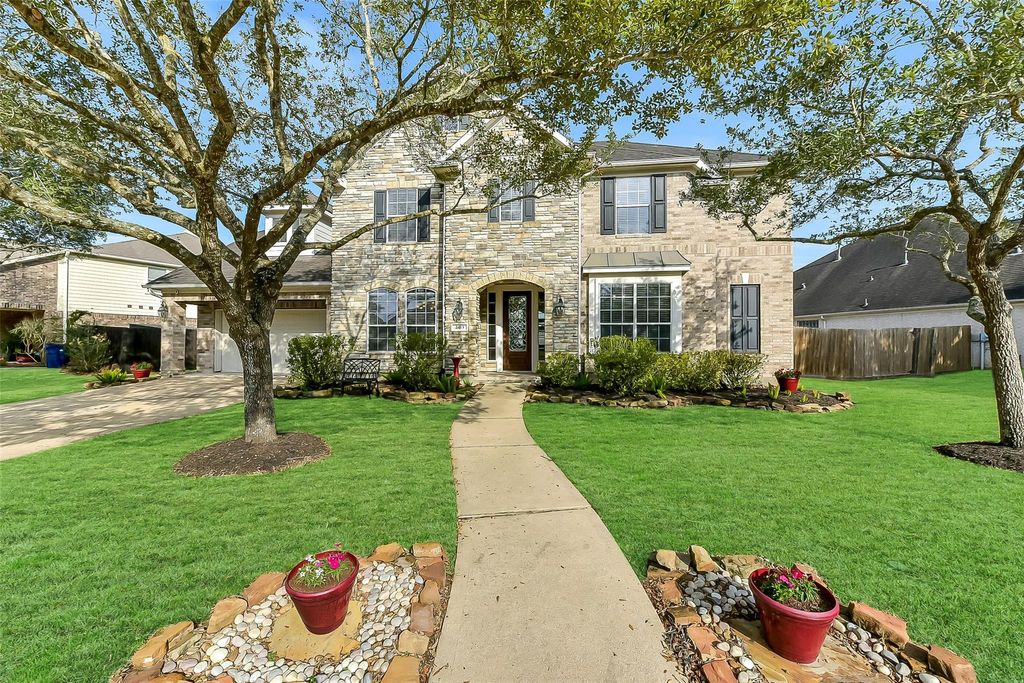 Photo of 2413 Mountain Falls Court, Friendswood, TX 77546 (MLS # 62608909)