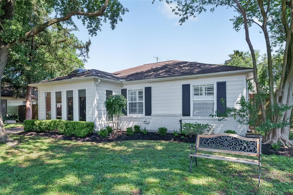Photo of 3222 S Elmridge Street S, Houston, TX 77025 (MLS # 73333519)