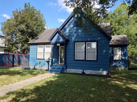 Photo of 7709 Edna Street, Houston, TX 77087 (MLS # 23608660)