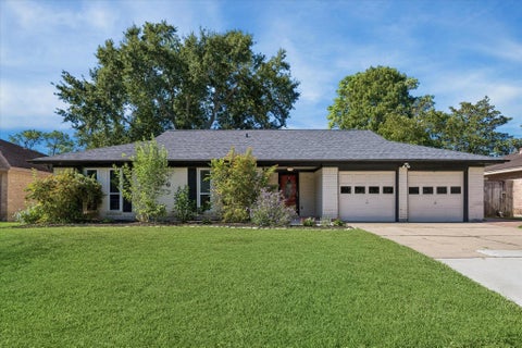 Photo of 15726 Blackhawk Boulevard, Friendswood, TX 77546 (MLS # 23950039)