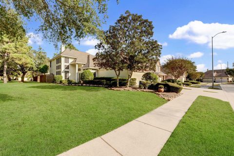 Photo of 10222 Thornleaf Lane, Houston, TX 77070 (MLS # 56110500)
