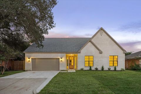 Photo of 1918 Spillers Lane, Houston, TX 77043 (MLS # 71178300) Photo of 1918 Spillers Lane, Houston, TX 77043 (MLS # 71178300)