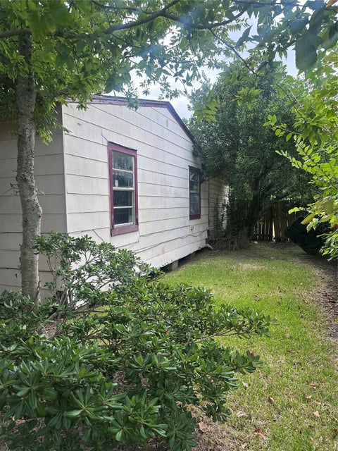 Tiny photo for 2308 Russell Street, Houston, TX 77026 (MLS # 11514997)