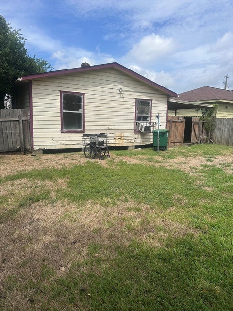 Tiny photo for 2308 Russell Street, Houston, TX 77026 (MLS # 11514997)