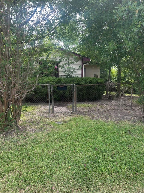 Tiny photo for 2308 Russell Street, Houston, TX 77026 (MLS # 11514997)