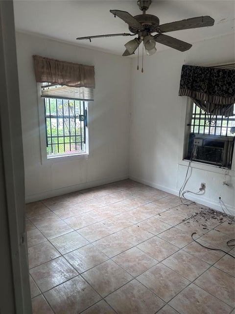 Tiny photo for 2308 Russell Street, Houston, TX 77026 (MLS # 11514997)