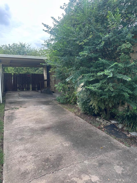 Tiny photo for 2308 Russell Street, Houston, TX 77026 (MLS # 11514997)