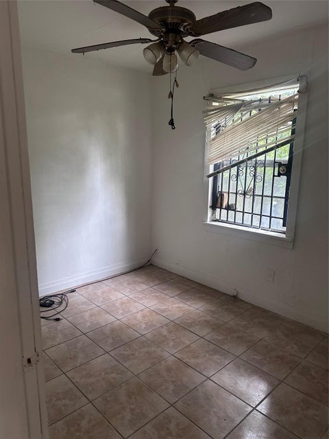 Tiny photo for 2308 Russell Street, Houston, TX 77026 (MLS # 11514997)